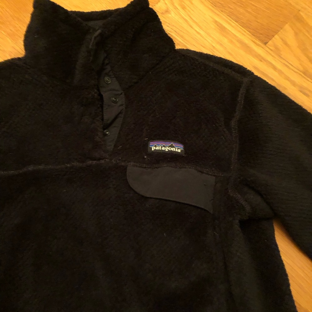 Black Patagonia pullover